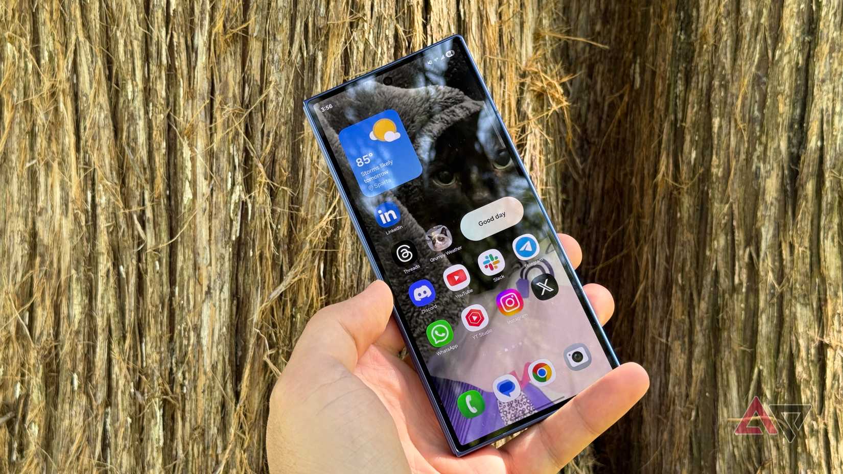 Cover screen of the Samsung Galaxy Z Fold 7 outdoors