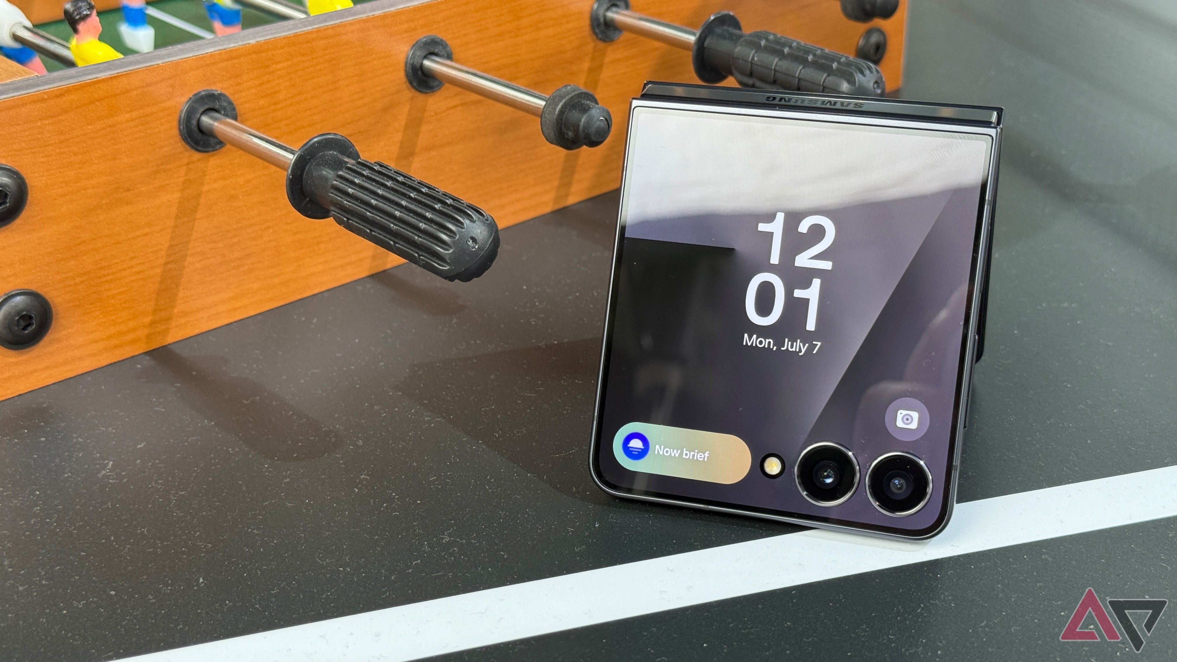 Samsung-Galaxy-Z-Flip-7-tented-with-game