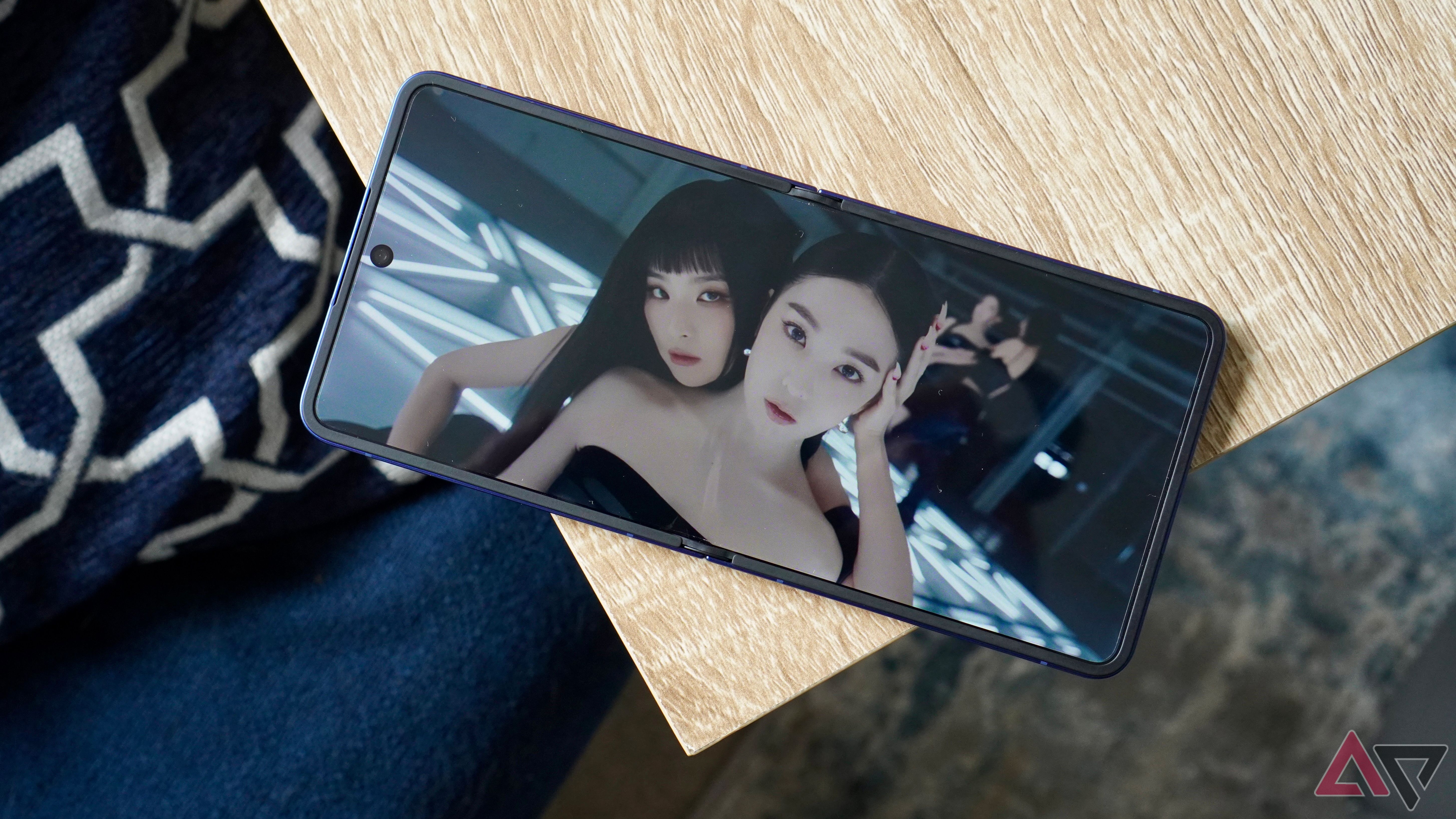 samsung-galaxy-z-flip-7-video