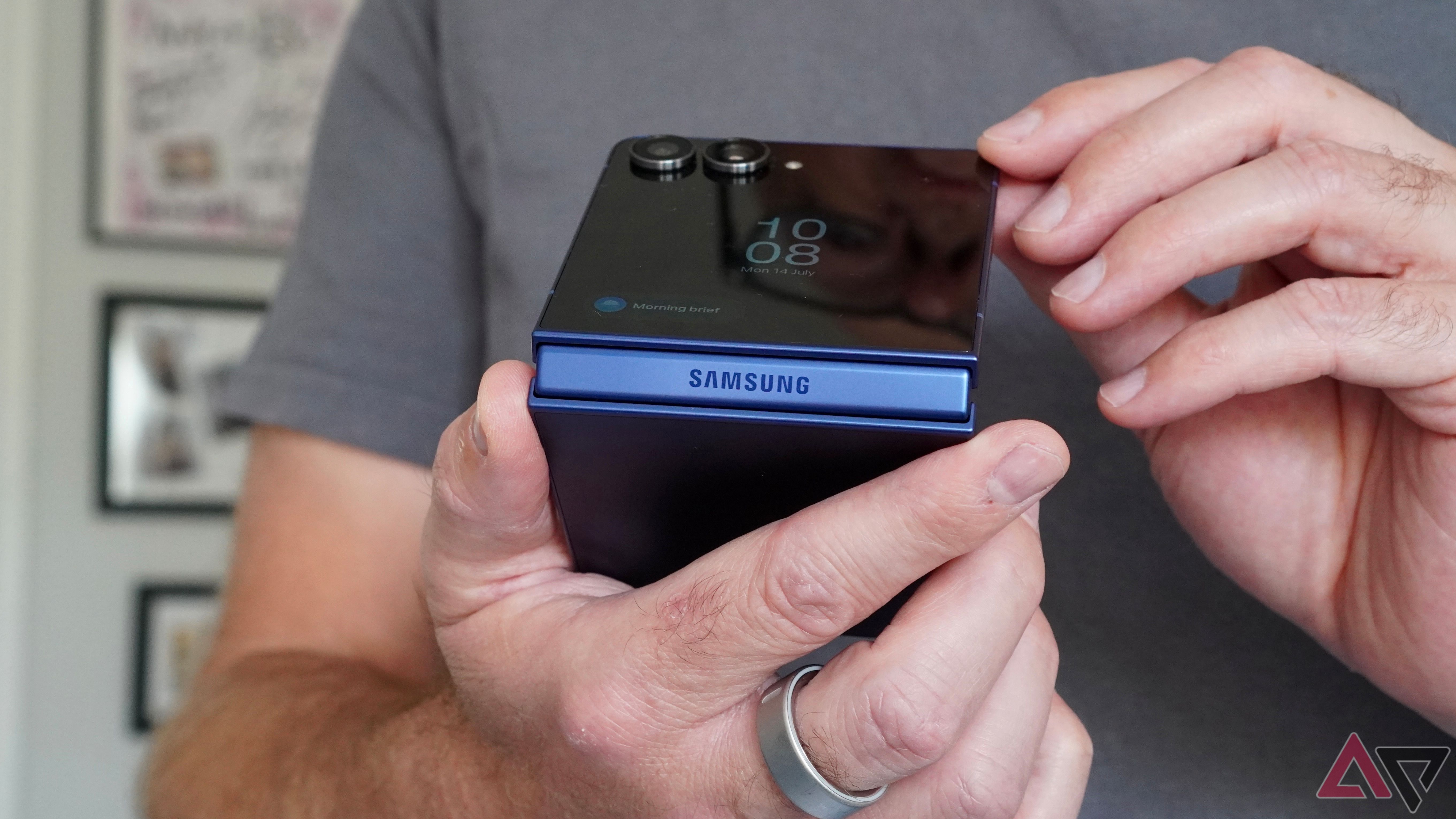 samsung-galaxy-z-flip-7opening-logo-1