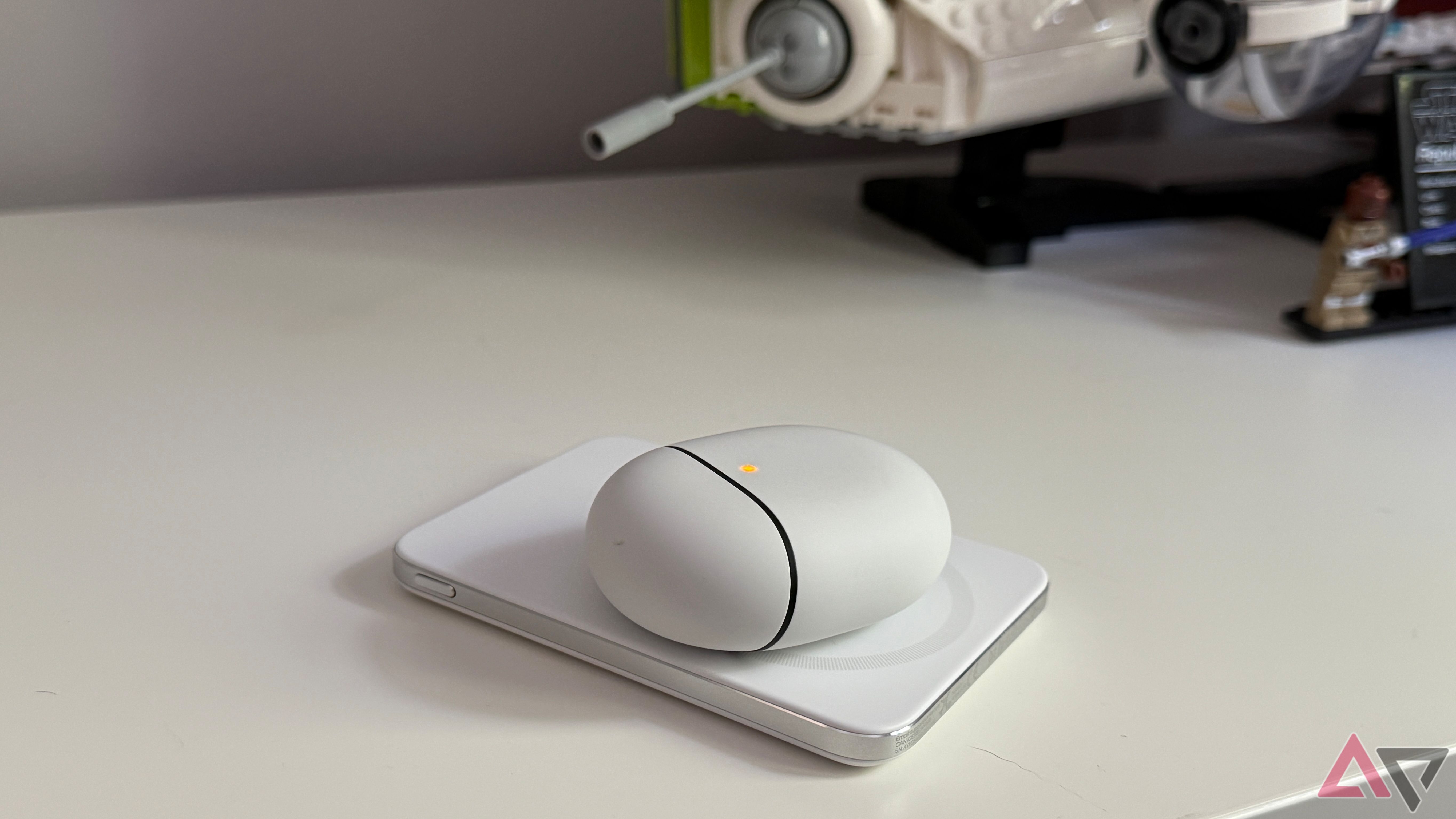 O Anker Nano Power Bank, que cobra o Google Pixel Buds 2