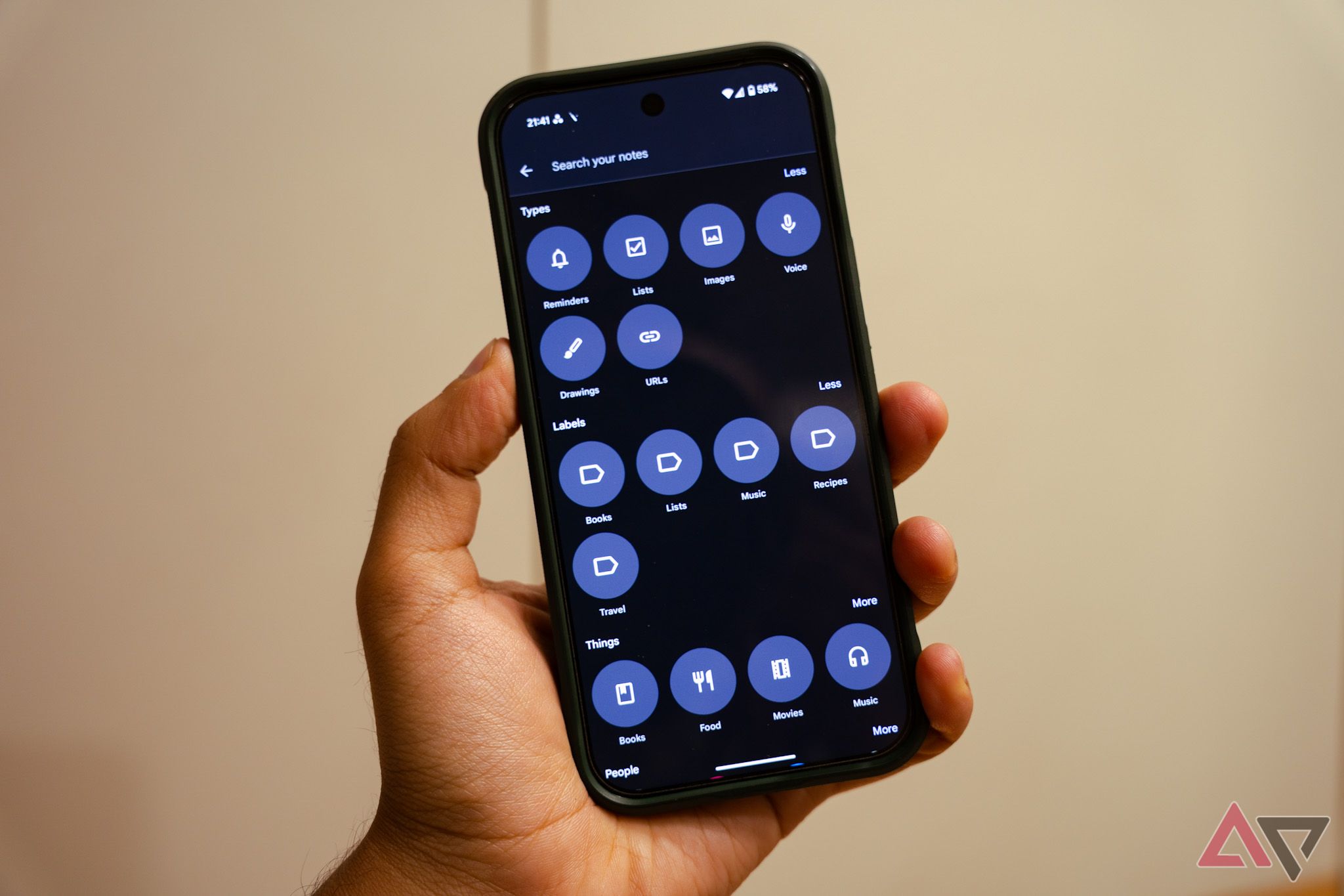 Um telefone que mostra as opções do Google -Bezel na tela