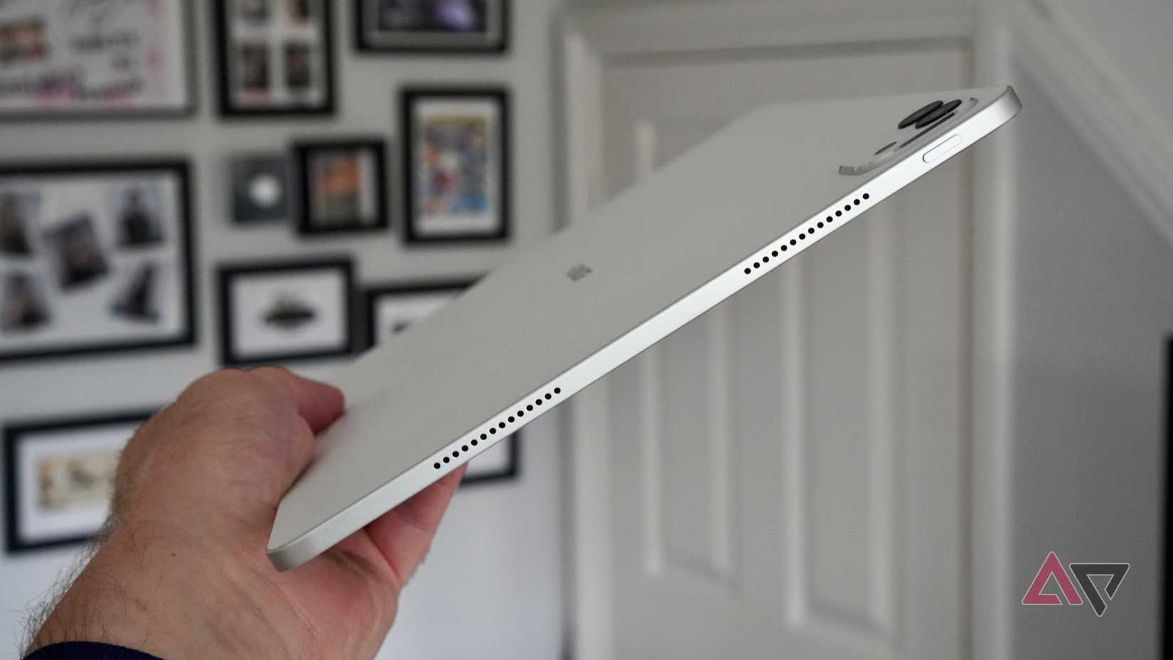 The side of the Honor MagicPad 3