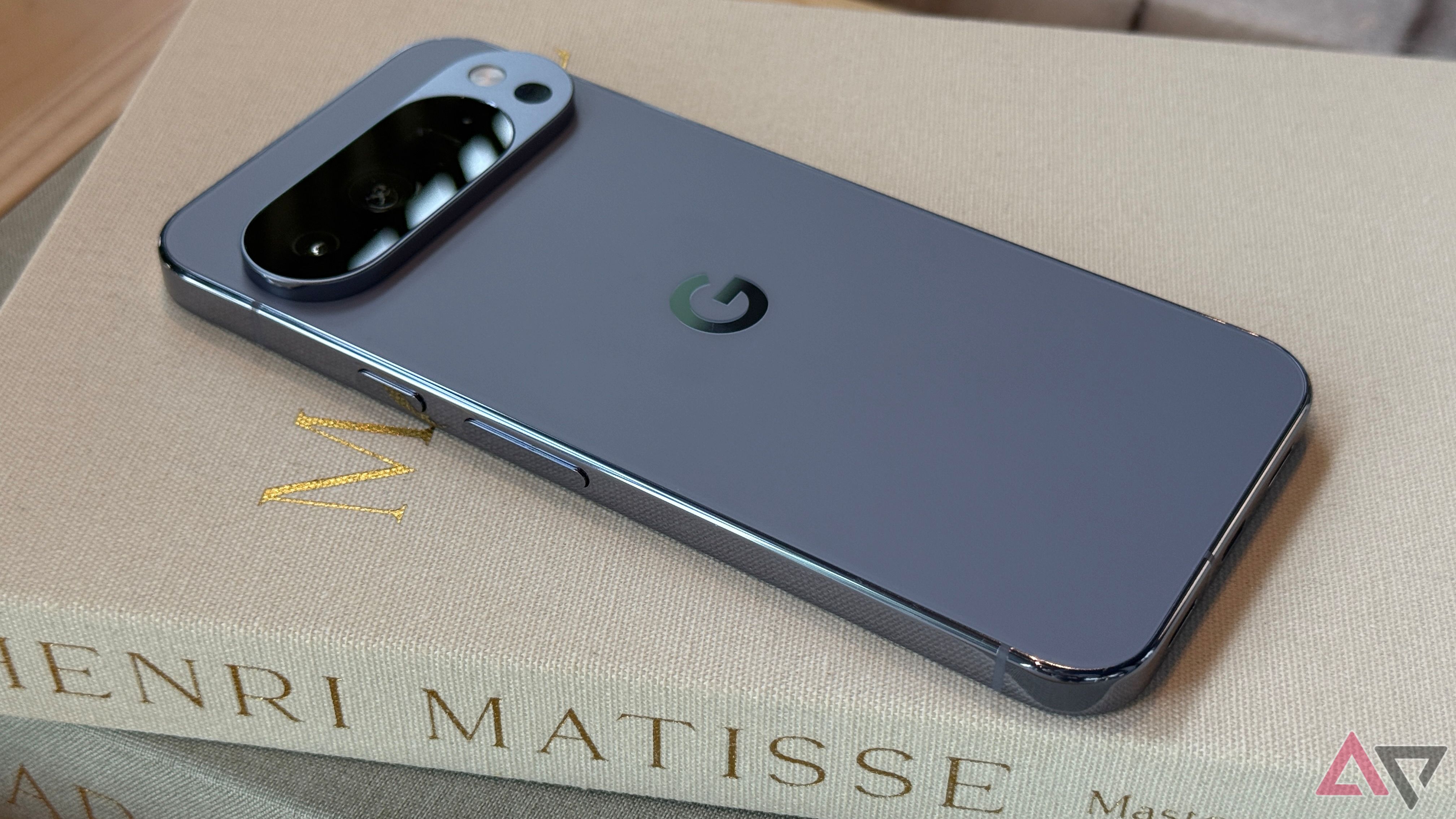 Google Pixel 10 brings blurred wallpaper to Always On Display