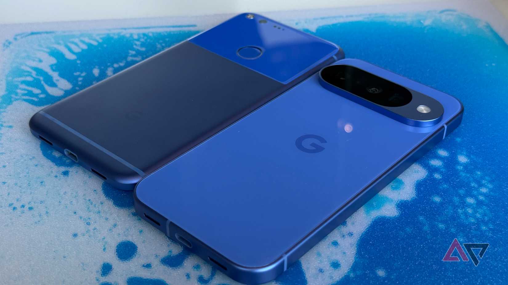Comparison of Indigo colors between generations on the Google Pixel 10