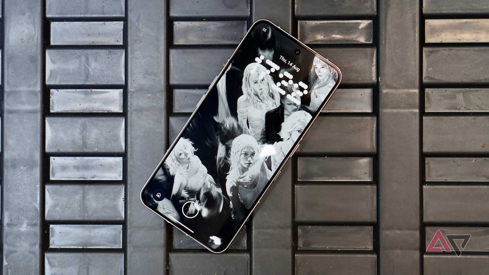 The Nothing Phone 3's screen and wallpaper